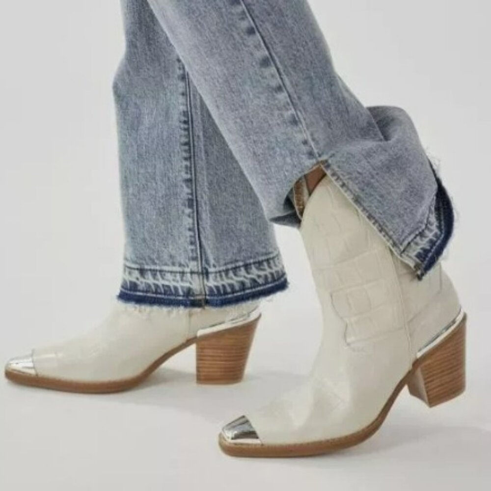 NEWUrban Outfitters Women June Western Boot Cream 7   $119 Croc-Embossed Leather